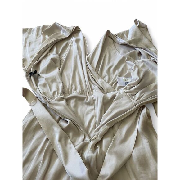 NWOT EXPRESS Women’sSatin Flutter Sleeve Culotte Jumpsuit Champagne Color Sz XXS - Picture 8 of 9